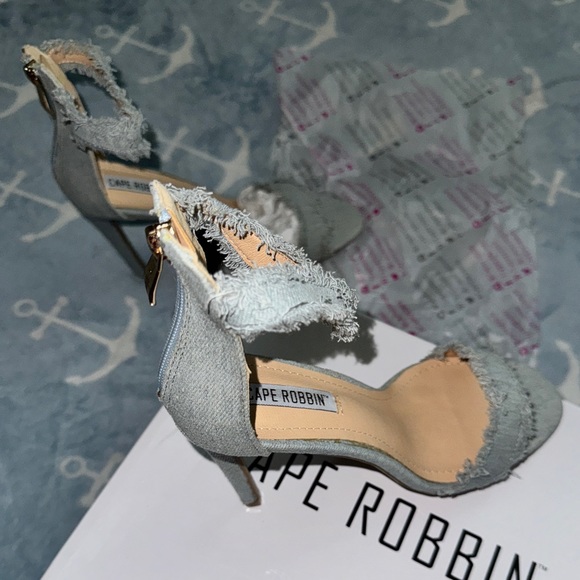 Heels - Picture 6 of 7